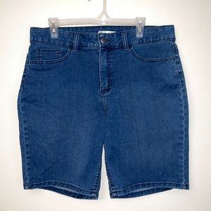 Lee Riders Mid Rise Bermuda Shorts.